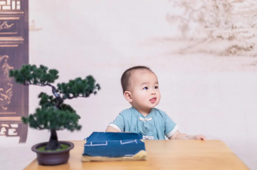 通化怀孕肚子中间凹两边凸